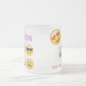 Bestie Emojiのマグ(カスタマイズ可能な) フロストグラスマグカップ (中央)