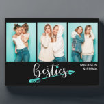 Besties 最高の Friends 3つの写真パーソナライズされた名 フォトプラーク<br><div class="desc">このモダンデザインは、あなたの名前とお気に入りのおもしろいタイポグラフィの文字"besties"を持つ写真の3つパーソナライズされたを特徴とする。提供さパーソナライズされたれた文字ボックスの文字を編集する。#photo #photogifts #gifts #gift #giftsforher #girly #bffs #bestfriends #birthdaygifts #bffgiftsボックスr hwgボックス</div>