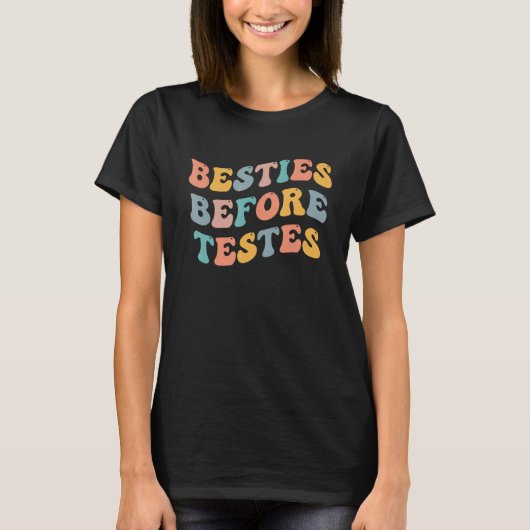 Besties Before Testes  Best Friend BFF Bestie Femi Tシャツ (正面)