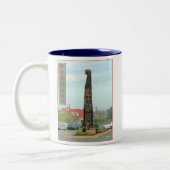 Bethanyのビーチのトーテムポールのマグ ツートーンマグカップ (左)