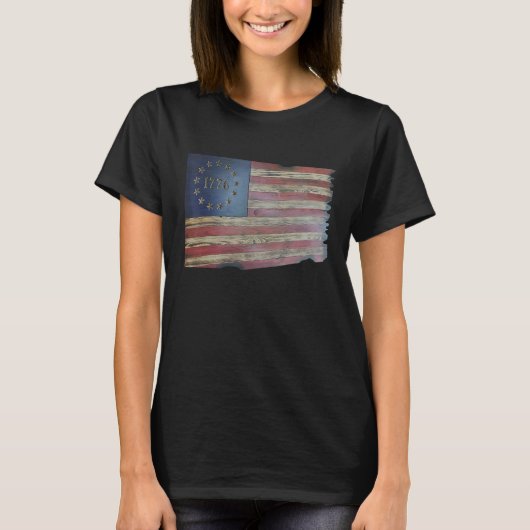 Betsy Ross Flag  Rustic Wood American Flag Tee Tシャツ (正面)
