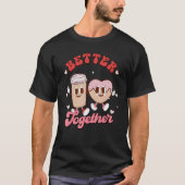Better Together Couple Coffee & Donut Groovy Valen Tシャツ (正面)