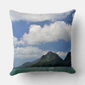 Between beach and hills, the beauty of El Nido クッション (裏面)