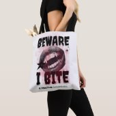 BEWARE I BITE - Grunge Vampire Aesthetic Y2K Goth トートバッグ (クローズアップ)
