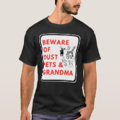 Beware of dust pets and grandma  sign tシャツ (正面)