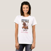 Beware of the Horse funny rider barn life humor  Tシャツ (正面フル)