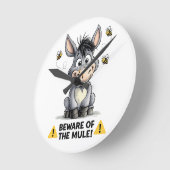 Beware Of The Mule Funny Donkey Warning Design ラウンド壁時計 (傾斜)
