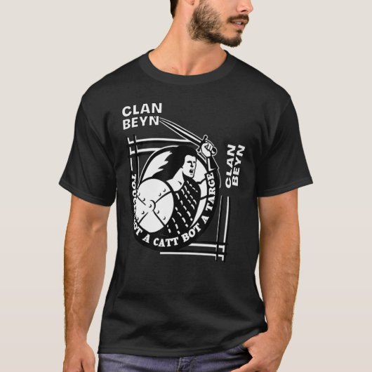 Beyn Clan Gaelic Motto Swordsman Tシャツ (正面)