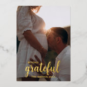 Beyond Grateful Thanksgiving Pregnant Announcement 箔シーズンカード (正面)