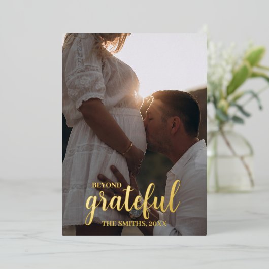 Beyond Grateful Thanksgiving Pregnant Announcement 箔シーズンカード (立ち正面)