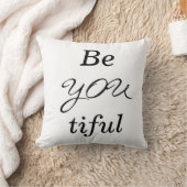 BeYOUtifulの文字の装飾の装飾用クッション クッション (ブランケット)