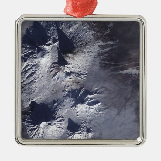 Bezymianny火山は適度なプルームを示している メタルオーナメント (正面)