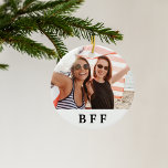 BFF最高の友達永遠カスタム写真集 セラミックオーナメント<br><div class="desc">自分の写真を自分の友達に合わせて最高の追加する。黒い文字BFFの白い枠。永遠最高のの友よ。あなたの友人のためのマイルストーンの誕生日または最高のクリスマスの贈り物。</div>