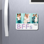 BFFs最高の友達の写真パーソナライズされた名ガーリー マグネット<br><div class="desc">このデザインはモダンハート製のBFFガーリー文字と3枚の写真ジグソーパズルを名前と付けてパーソナライズされたいる。こ祝のゴージャスな贈り物との友人との友情。独自の写真を追加し、#puzzle #jigsaw #jigsawpuzzles #games #fun #gift #giftsの文字ボックスの名前を編集する</div>