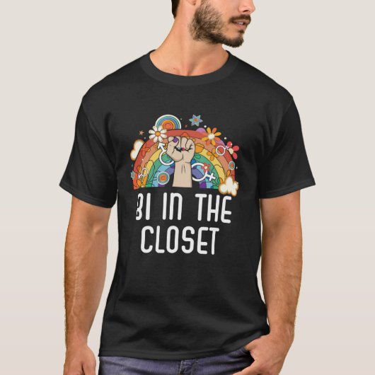 Bi In The Closet Bisexual Rainbow Pride Bisexualit Tシャツ (正面)