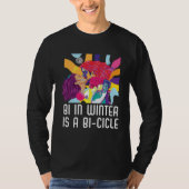 Bi In Winter Is A Bi cicle Bisexual Rainbow Pride  Tシャツ (正面)