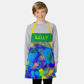 "Bibbldy, Bobbldy, Boo"キッズオールオーバープリント エプロン (着用した状態)