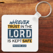Bible Quote Art - Proverbs 29:25 Trust in God キーホルダー (裏面)