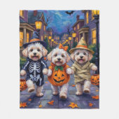 Bichon Frise Trick-or-Treating Halloween Costumes フリースブランケット (正面)
