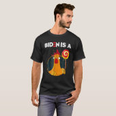 Biden Is A Rooster Lollipop Funny Biden Joke Appar Tシャツ (正面フル)