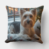 Biewer Terrier With Christmas Lights Holiday クッション (正面)
