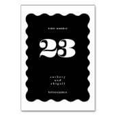 BIG はっきりした Scalloped縁どWhite Black結婚's テーブルナンバー (正面)