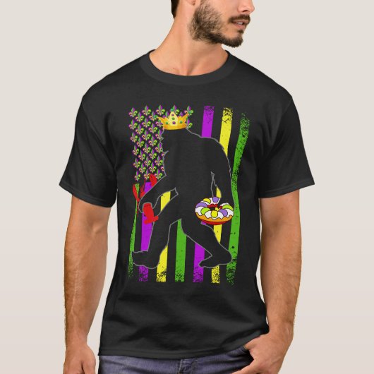 Big Foot Mardi Gras King with American USA flag Tシャツ (正面)