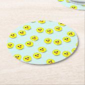 Big head chick on blue ラウンドペーパーコースター (アングル)