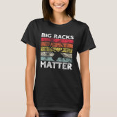 Big Racks Matter  Deer Hunting Saying Tシャツ (正面)