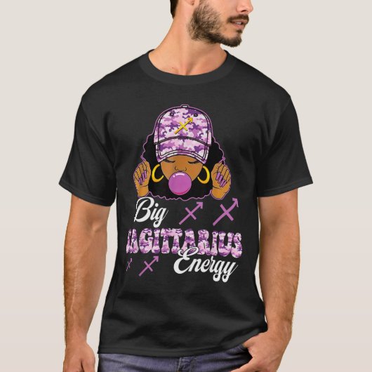 Big Sagittarius Energy Afro Girl With Purple Camou Tシャツ (正面)