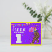 Bigfootかわいい子供の誕生日カードパーソナライズ年齢 シーズンポストカード (スタンド正面)