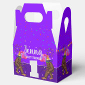 Bigfootかわいい子供の誕生日カードパーソナライズ年齢 フェイバーボックス (オープン)