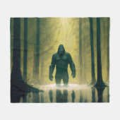 Bigfootはルイジアナ湿原を歩く フリースブランケット (正面(横))
