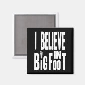 Bigfoot信者 – 暗い色のための白い文字 マグネット (正面/裏面)