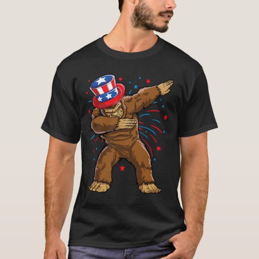 Bigfoot 4th Of 7月シャツサスカッチAmerican Flag Tシャツ (正面)