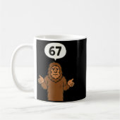 Bigfoot 67 Meme Six Seven Funny Sasquatch  コーヒーマグカップ (左)
