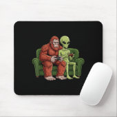 Bigfoot Alien Video Games Gaming Sasquatch Ufo Men マウスパッド (マウス)