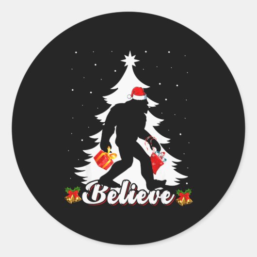 Bigfoot Believe Christmas Tree Funny Santa Sasquat ラウンドシール (正面)