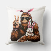 Bigfoot Bunny Funny Easter Day Sasquatch クッション (正面)
