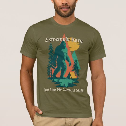 BigFoot Camping Forest Mountains Funny Custom Tシャツ (正面)
