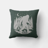 Bigfoot Camping Throw Pillow クッション (裏面)