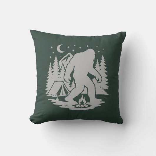 Bigfoot Camping Throw Pillow クッション (正面)