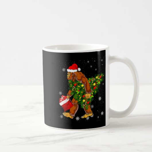 Bigfoot Carrying Christmas Tree Sasquatch Believer コーヒーマグカップ (右)