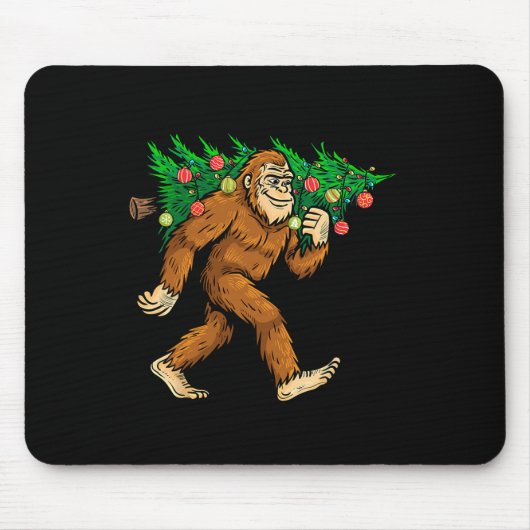 Bigfoot Carrying Christmas Tree Sasquatch Believer マウスパッド (正面)
