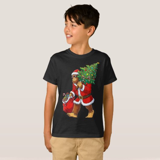 Bigfoot Christmas Tree Lights Boys Men Sasquatch L Tシャツ (正面フル)