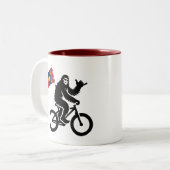 Bigfoot Cycling Mississippi Flag ツートーンマグカップ (正面左)