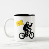 Bigfoot Cycling New Mexico Flag ツートーンマグカップ (左)