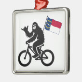 Bigfoot Cycling North Carolina Flag メタルオーナメント (左)