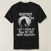 Bigfoot Dad Fathers Day Funny Dad Bigfoot Sasquatc Tシャツ (デザイン正面)