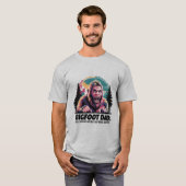 Bigfoot: Dadsquatch Tシャツ (正面フル)